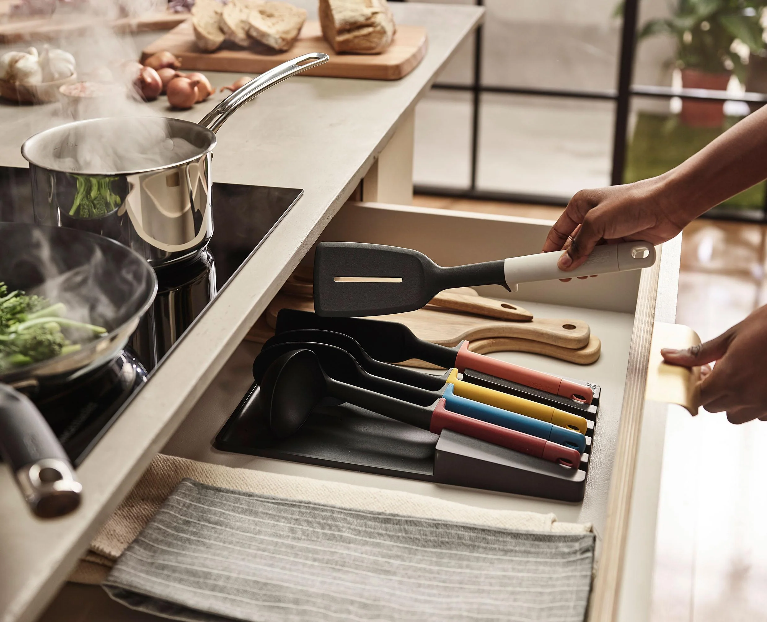 10-piece Multicolour In-drawer Knife & Utensil Set - Image 4
