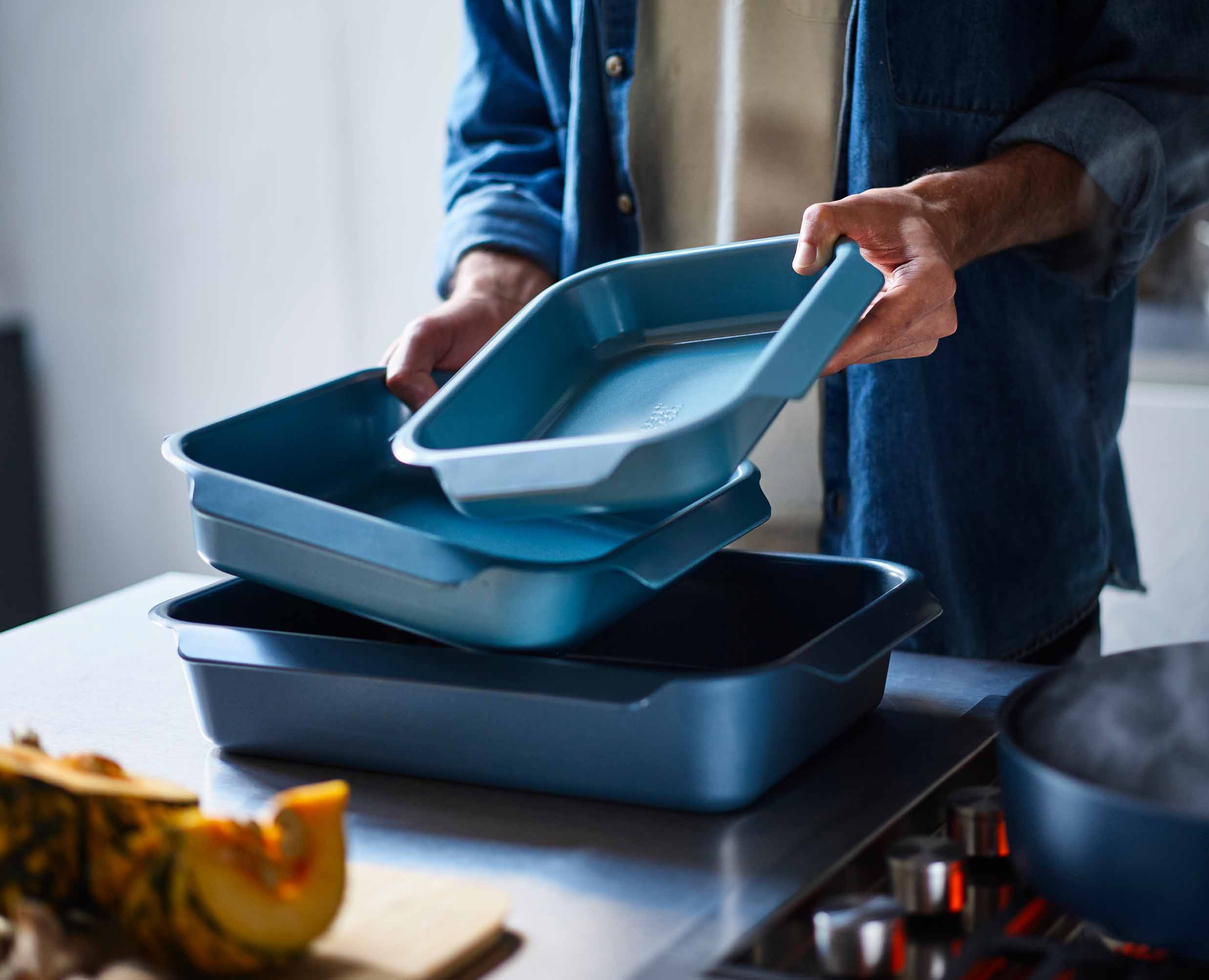 Nest™ Oven Non-stick 3-piece Blue Roasting Tray Set - Image 3